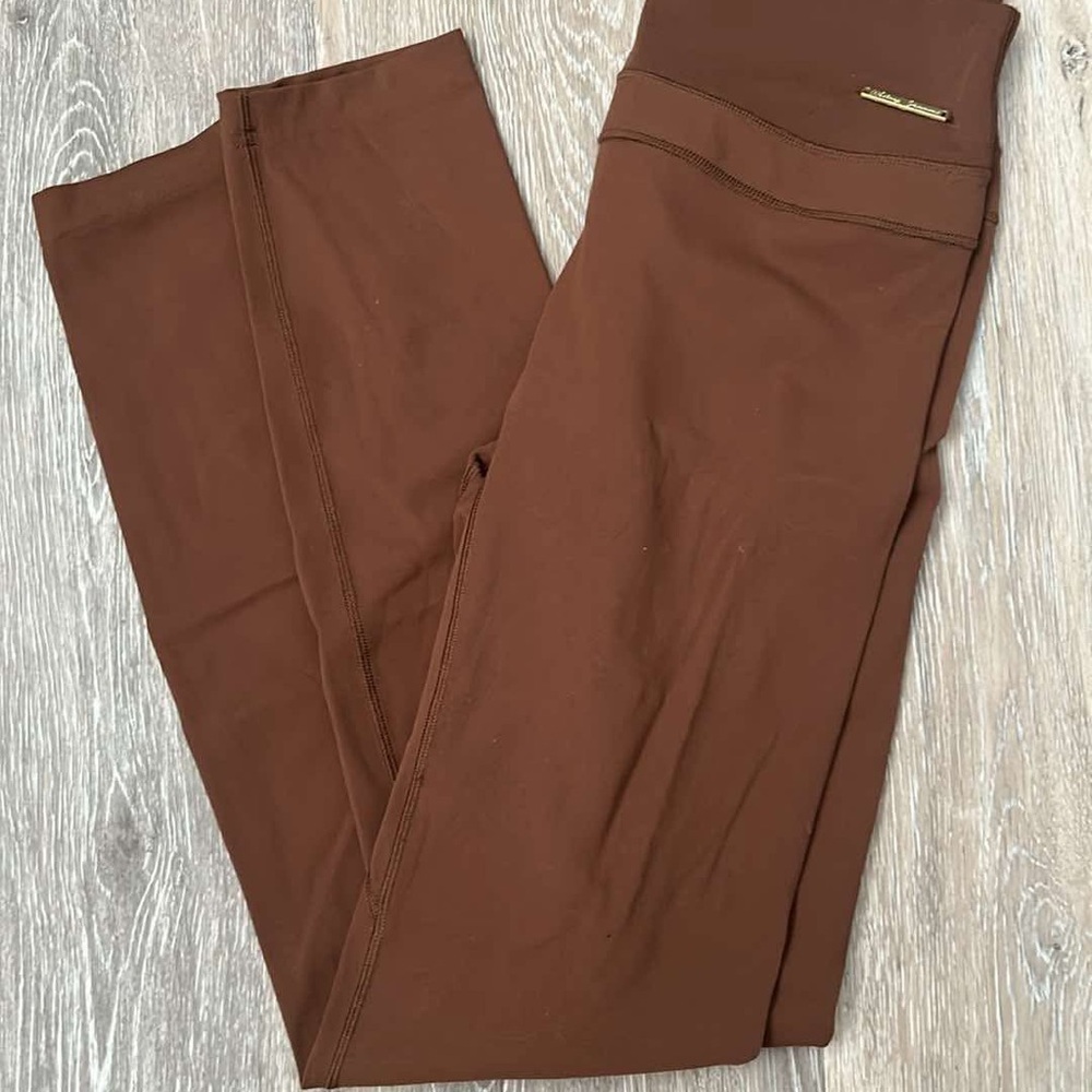 Gymshark Brown Leggings Sleek Full-Length Design